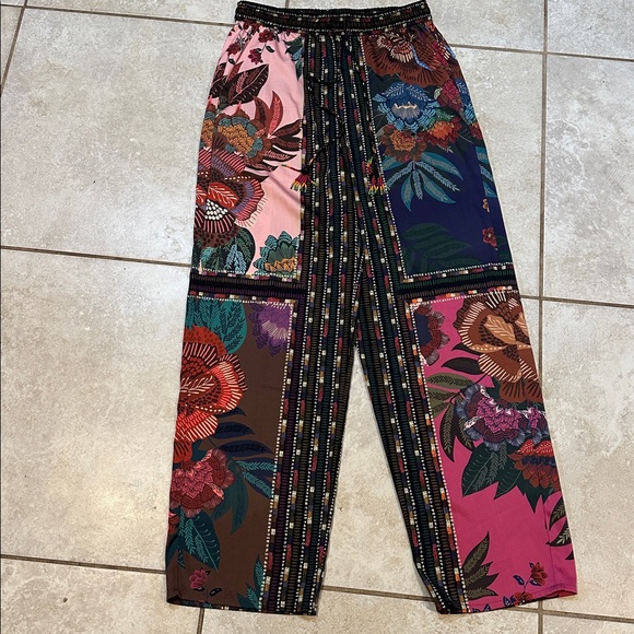 NEW! House of Harlow Scarf Print Satin Pull on Floral Print Pants M Boho - Picture 3 of 9